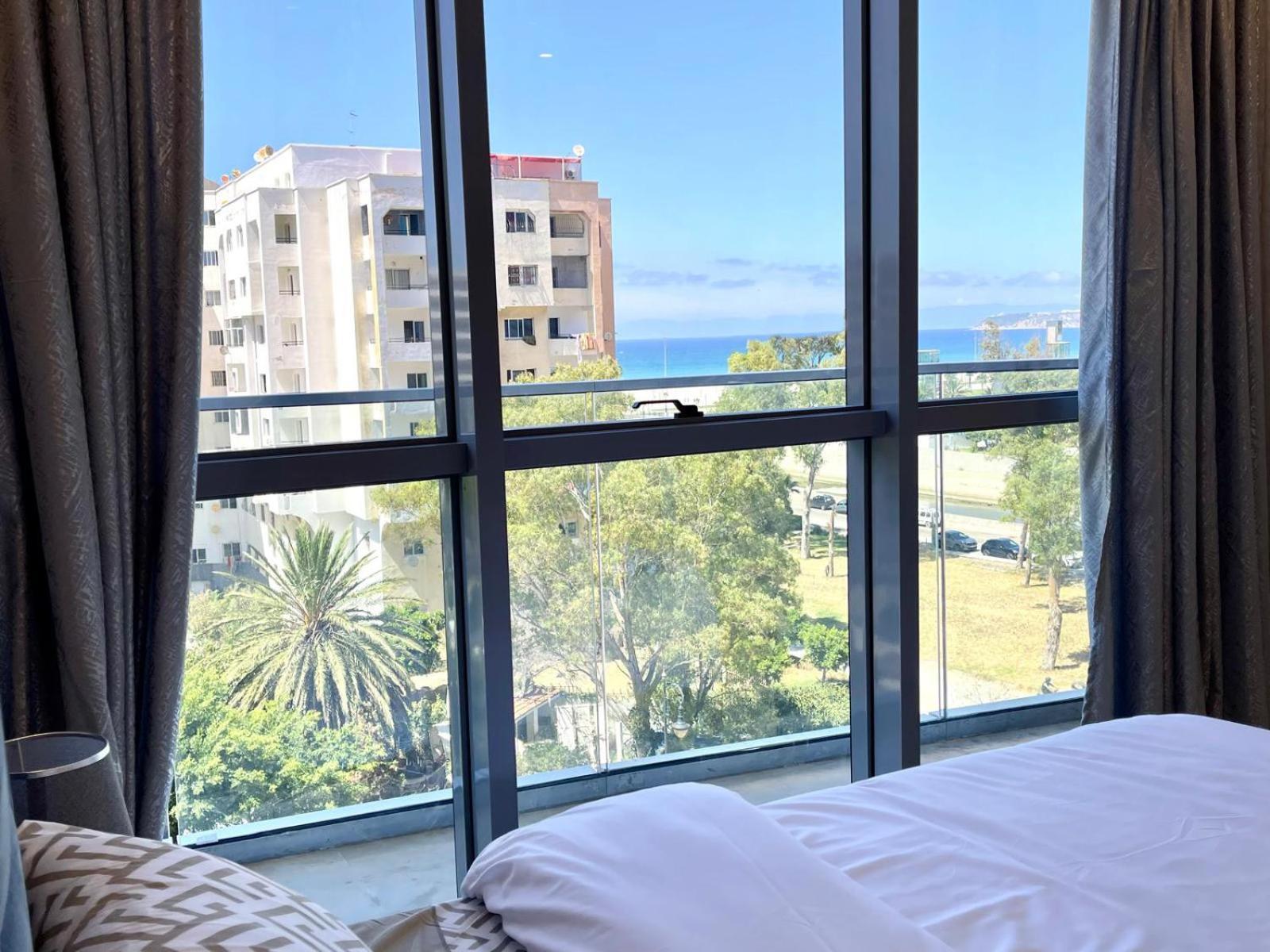 Modern Elegance With Sea Views In Central Tangier - Steps To Beach, Train And Attractions! Tânger Exterior foto