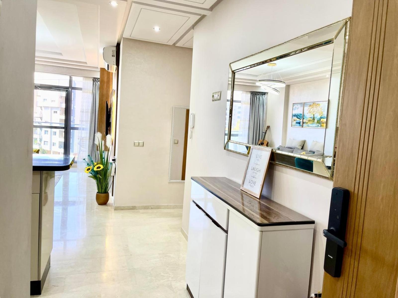 Modern Elegance With Sea Views In Central Tangier - Steps To Beach, Train And Attractions! Tânger Exterior foto