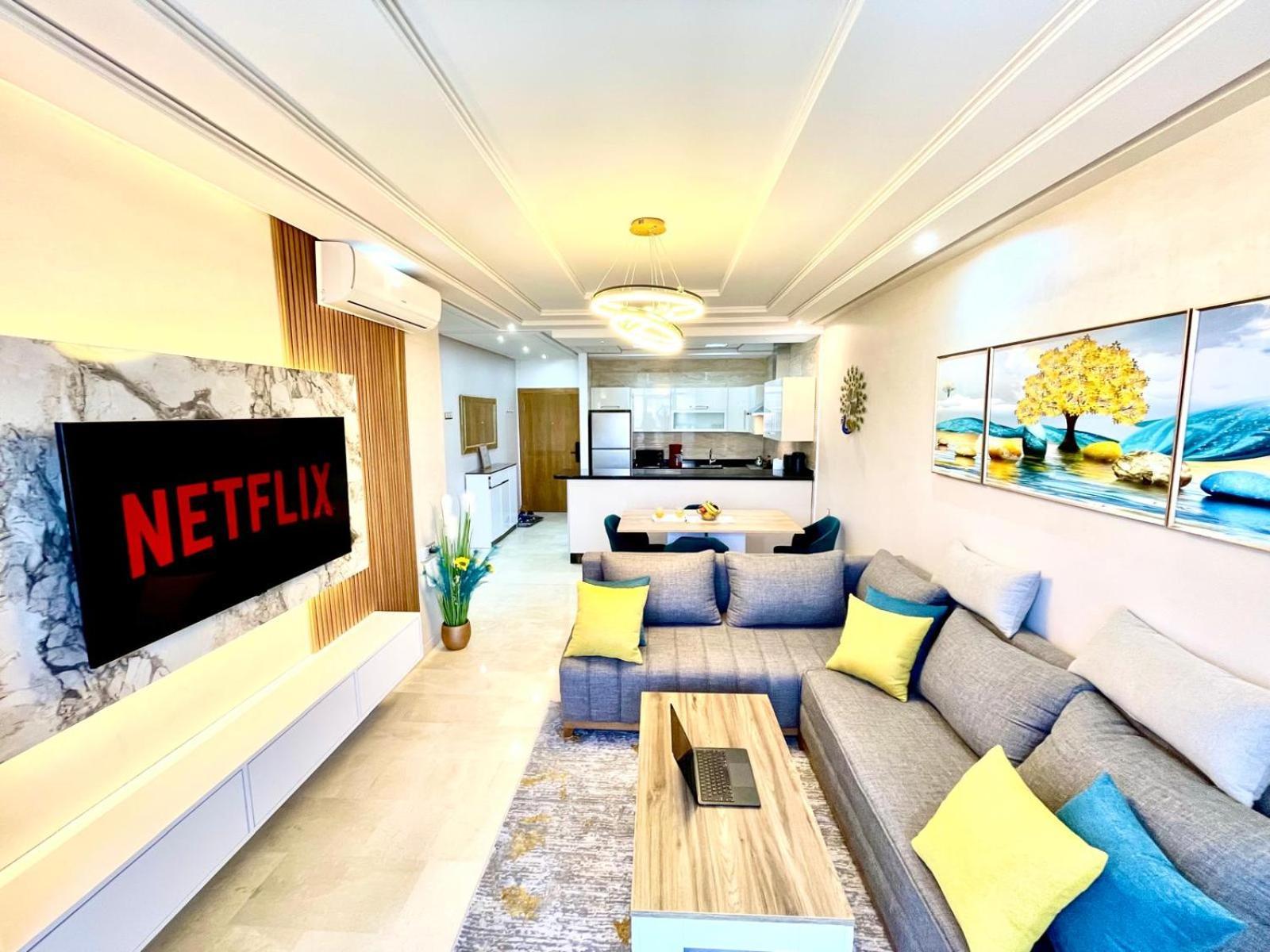 Modern Elegance With Sea Views In Central Tangier - Steps To Beach, Train And Attractions! Tânger Exterior foto