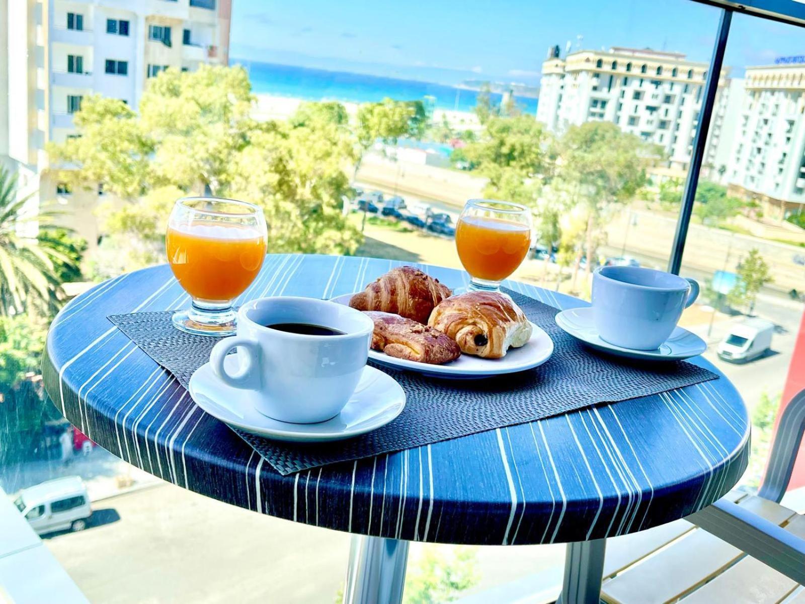 Modern Elegance With Sea Views In Central Tangier - Steps To Beach, Train And Attractions! Tânger Exterior foto